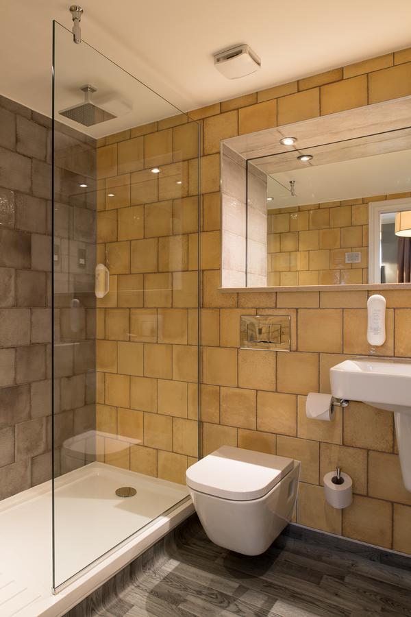 The John Russell Fox Wetherspoon Hotel แอนโดเวอร์ ภายนอก รูปภาพ