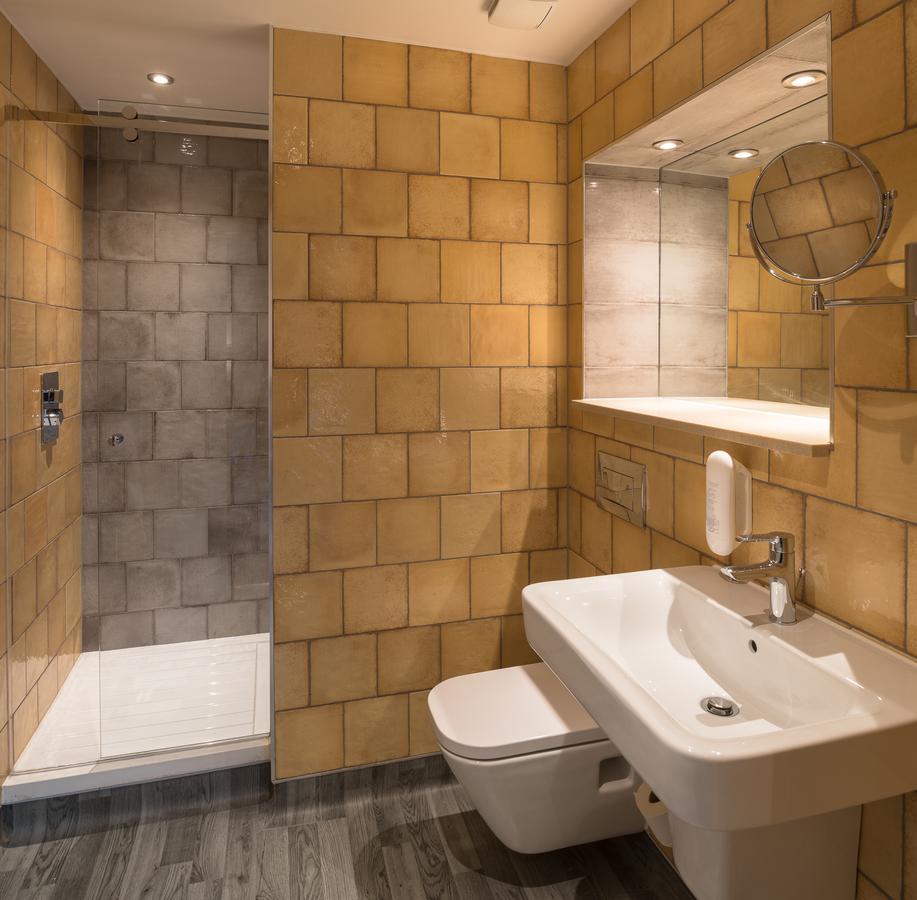 The John Russell Fox Wetherspoon Hotel แอนโดเวอร์ ภายนอก รูปภาพ
