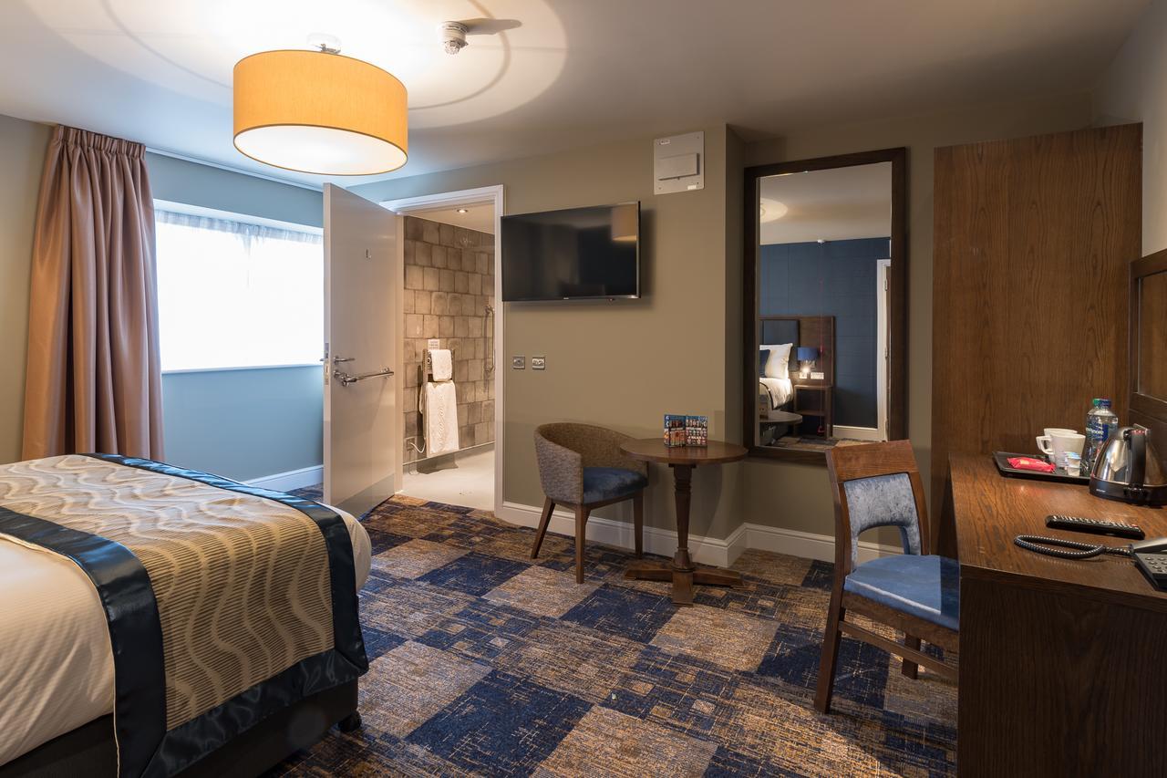 The John Russell Fox Wetherspoon Hotel แอนโดเวอร์ ภายนอก รูปภาพ